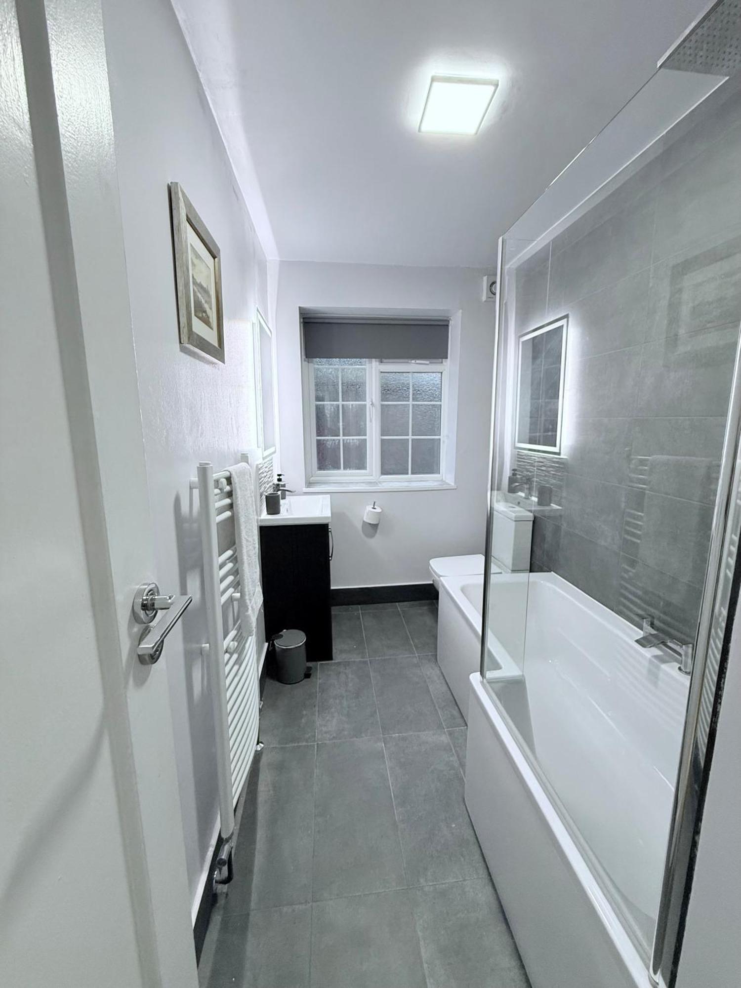 Staylondon - Sleeps 6 With Free Parking - Tourist, Concerts & Matches Kültér fotó