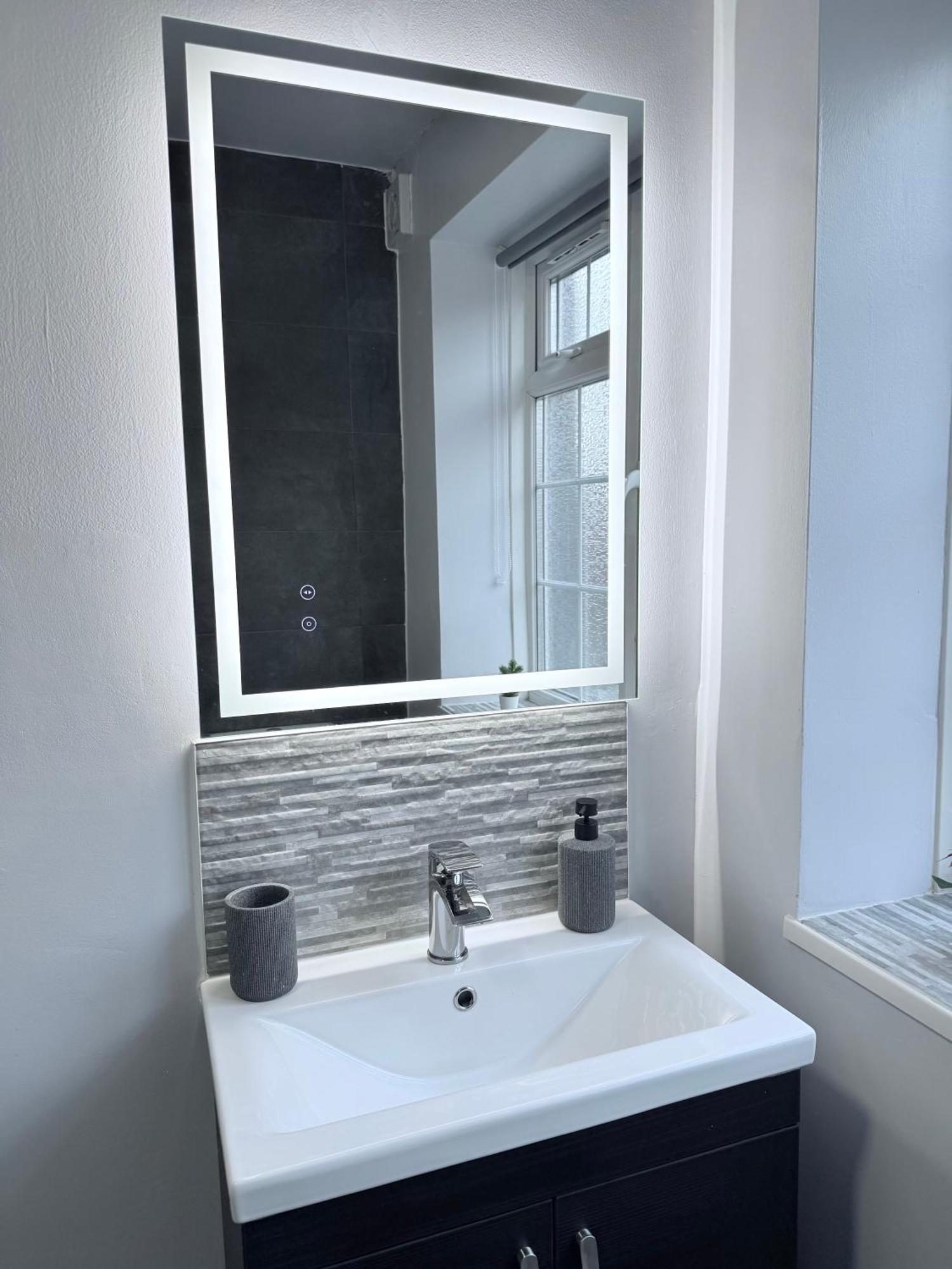 Staylondon - Sleeps 6 With Free Parking - Tourist, Concerts & Matches Kültér fotó